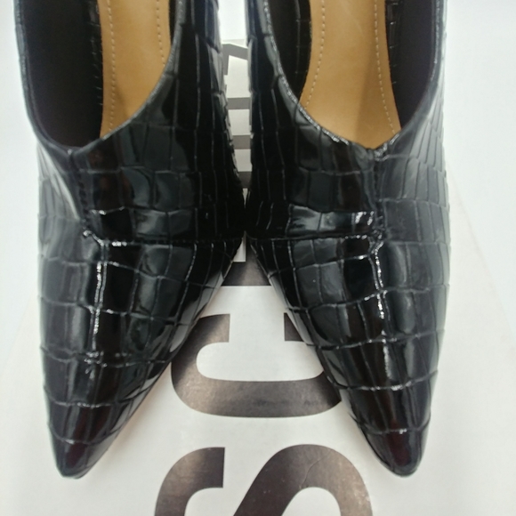 Women's Schutz Gleide Black Croc-Embossed Patent Leather Pump  size 9 M - Picture 8 of 10